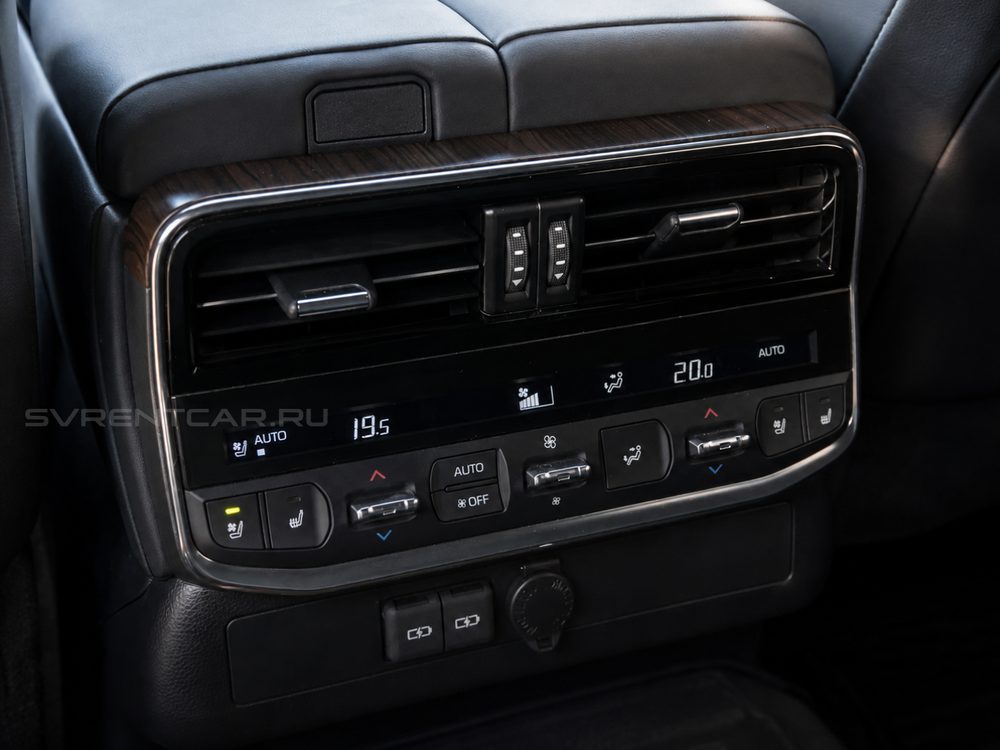 Toyota Land Cruiser 300